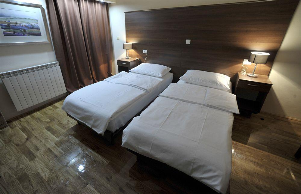 Hotel M Подгориця Екстер'єр фото