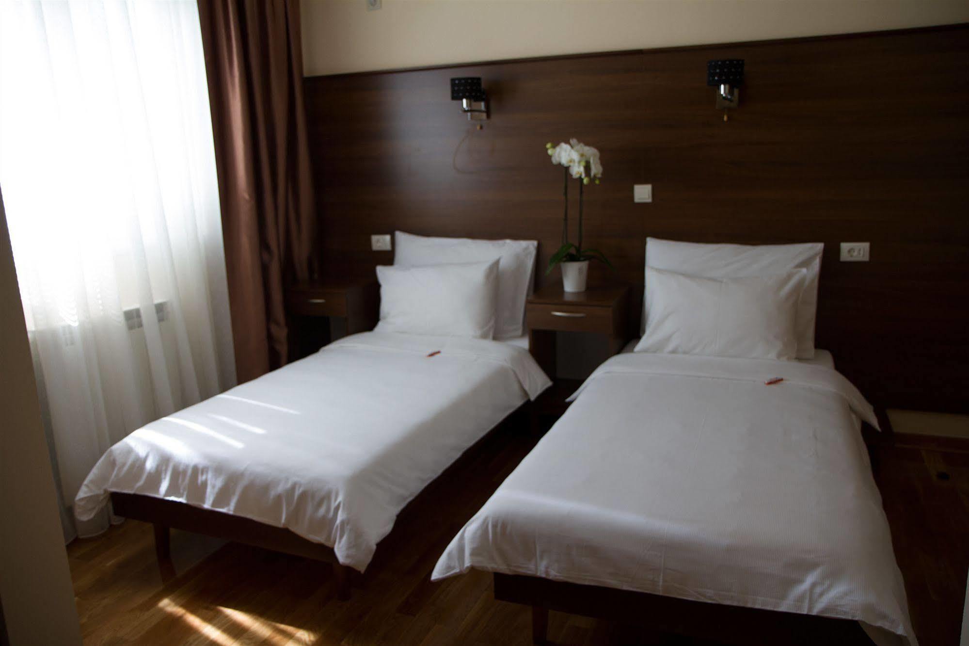 Hotel M Подгориця Екстер'єр фото