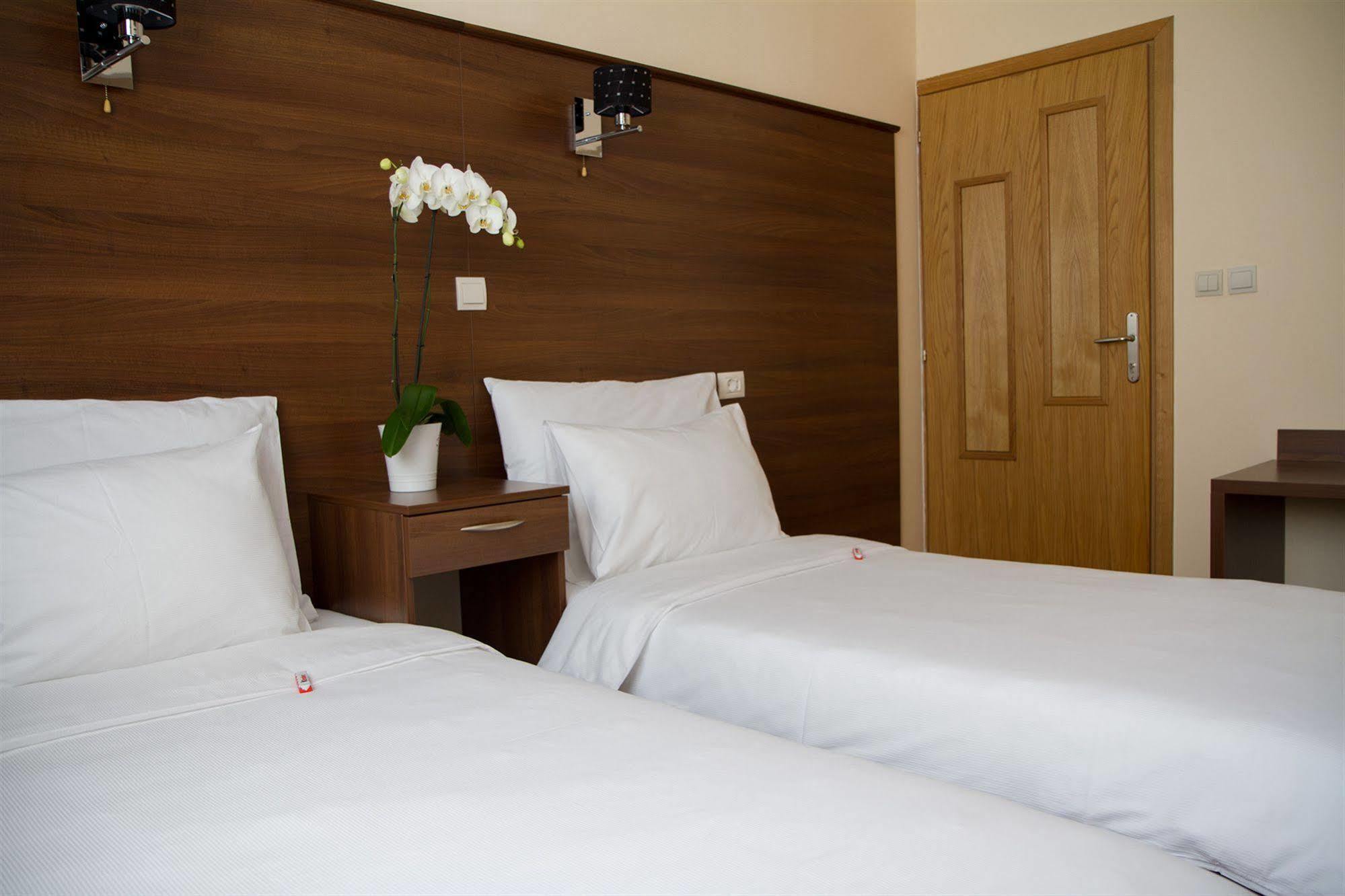 Hotel M Подгориця Екстер'єр фото