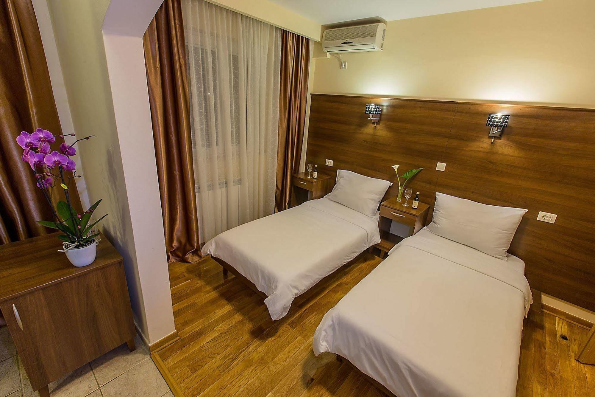 Hotel M Подгориця Екстер'єр фото