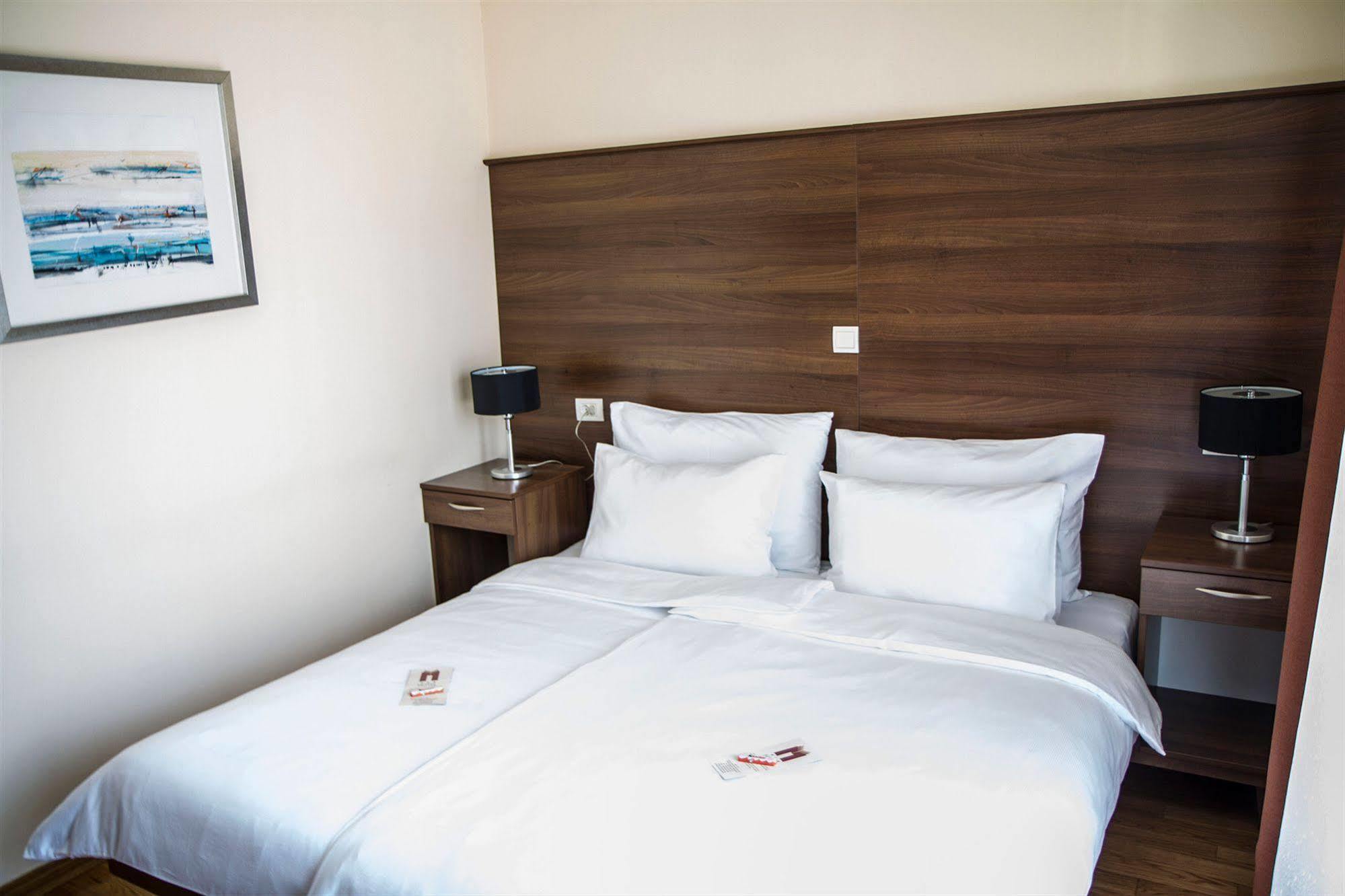 Hotel M Подгориця Екстер'єр фото