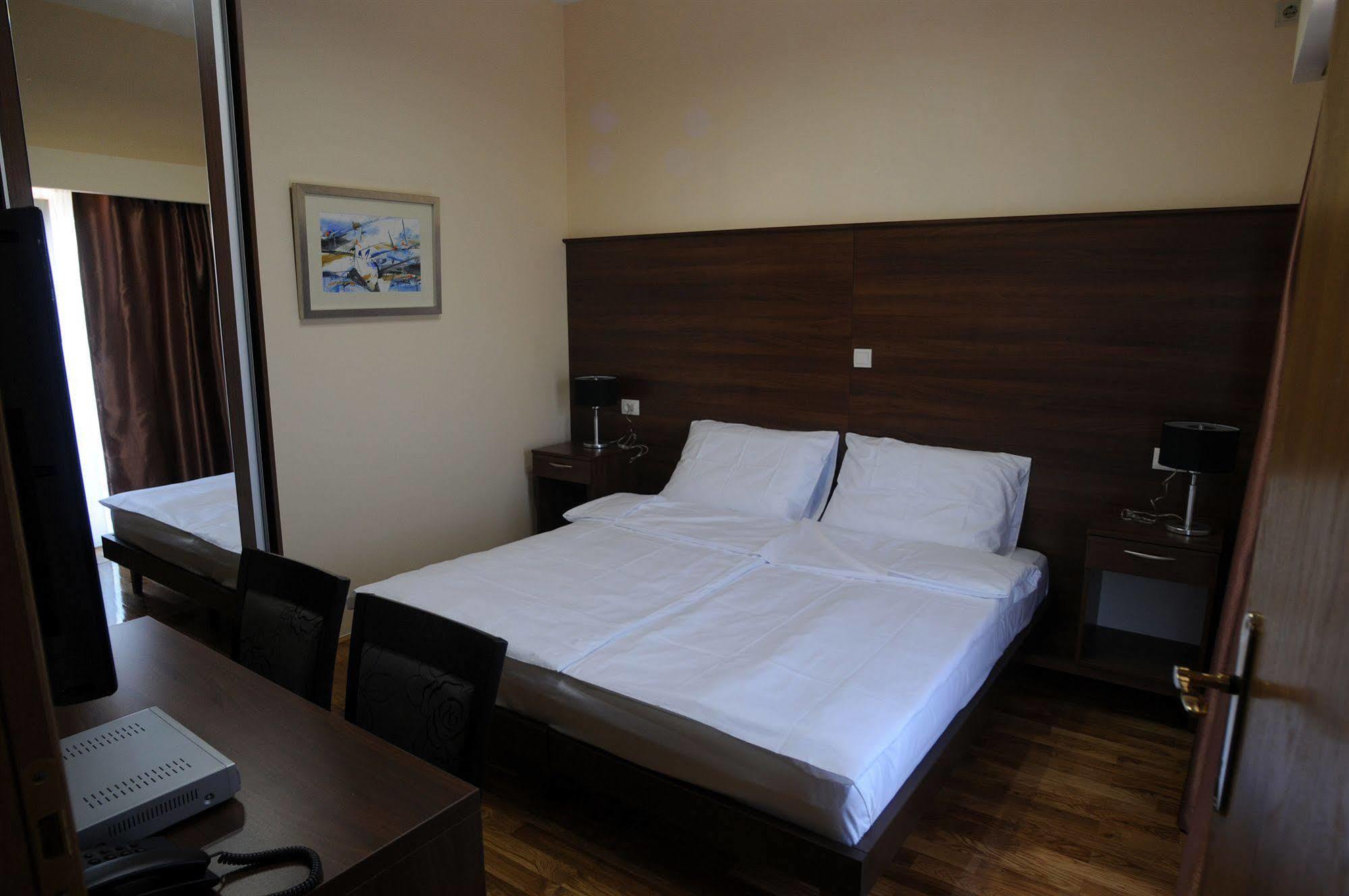 Hotel M Подгориця Екстер'єр фото